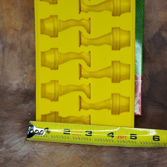 A Christmas Story movie Leg Lamp shaped Ice Cube silicone mold/tray - Picture 7 of 7